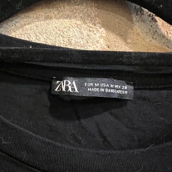 Chic Black Ruffle Hem Tee - Zara (Size Medium) - Picture 2 of 4